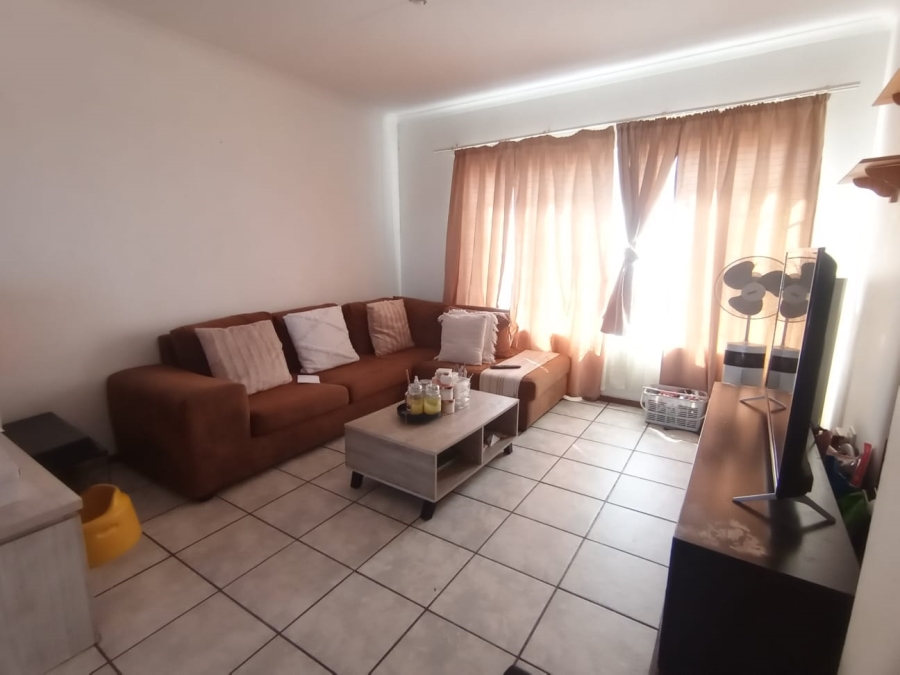 To Let 2 Bedroom Property for Rent in Kenmare Gauteng