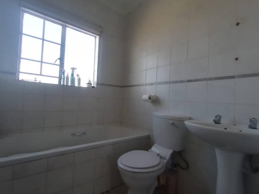 To Let 2 Bedroom Property for Rent in Kenmare Gauteng