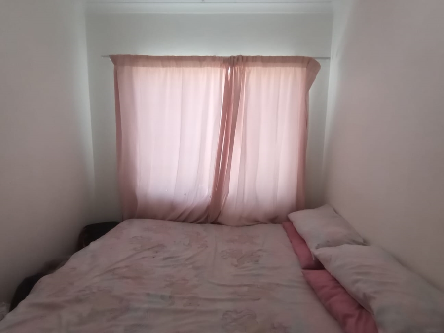 To Let 2 Bedroom Property for Rent in Kenmare Gauteng