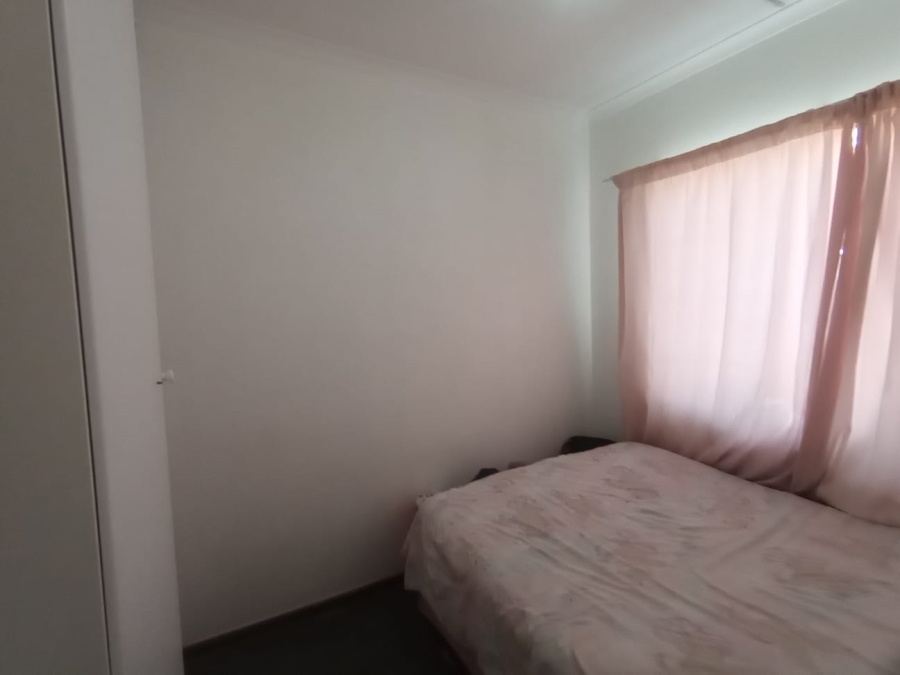 To Let 2 Bedroom Property for Rent in Kenmare Gauteng