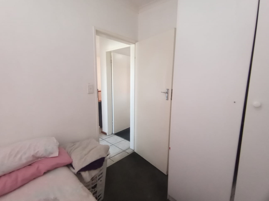 To Let 2 Bedroom Property for Rent in Kenmare Gauteng