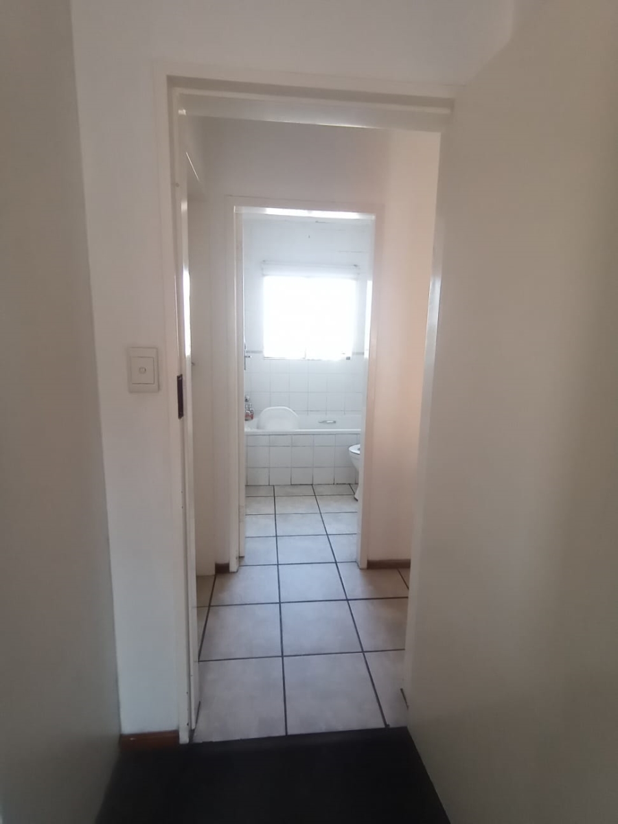 To Let 2 Bedroom Property for Rent in Kenmare Gauteng