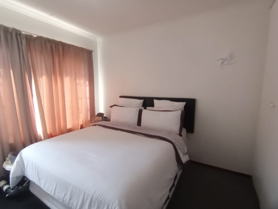To Let 2 Bedroom Property for Rent in Kenmare Gauteng