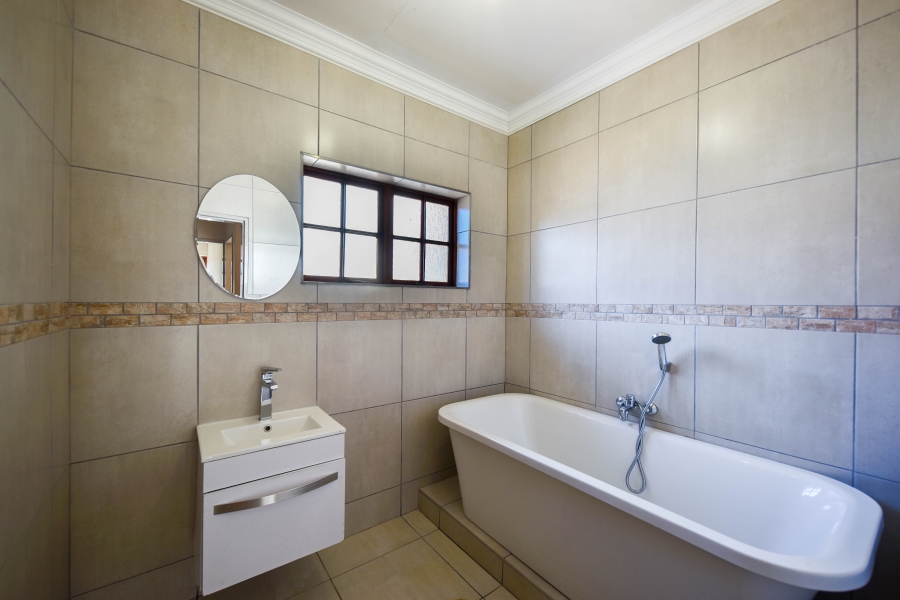 4 Bedroom Property for Sale in Waterkloof Ridge Gauteng
