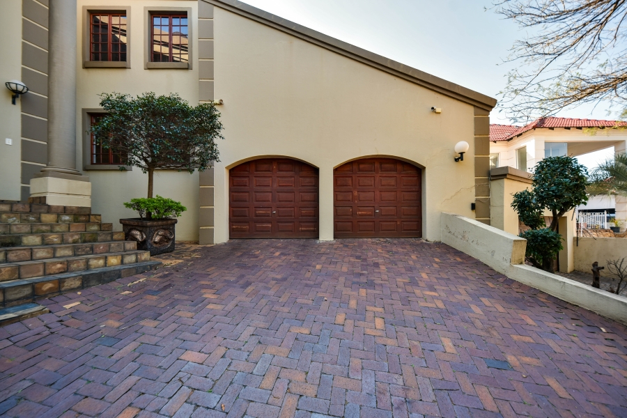 4 Bedroom Property for Sale in Waterkloof Ridge Gauteng