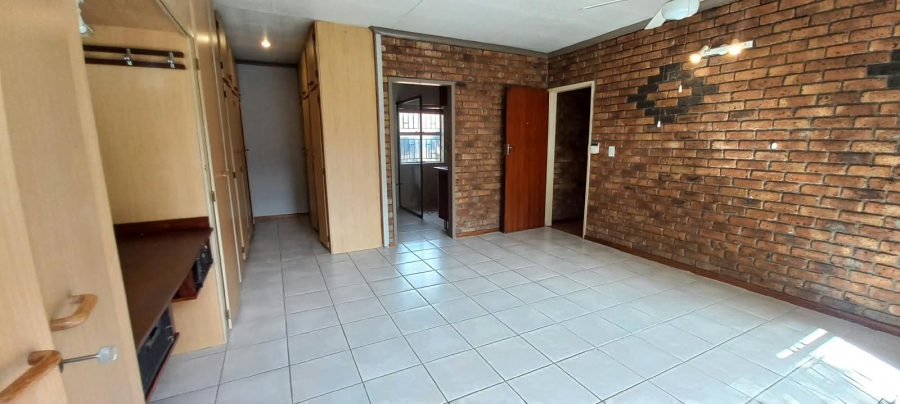 5 Bedroom Property for Sale in Rynfield Gauteng