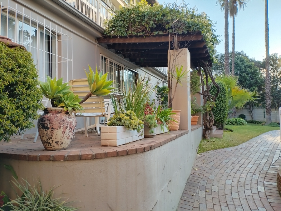 To Let 2 Bedroom Property for Rent in Benmore Gardens Gauteng
