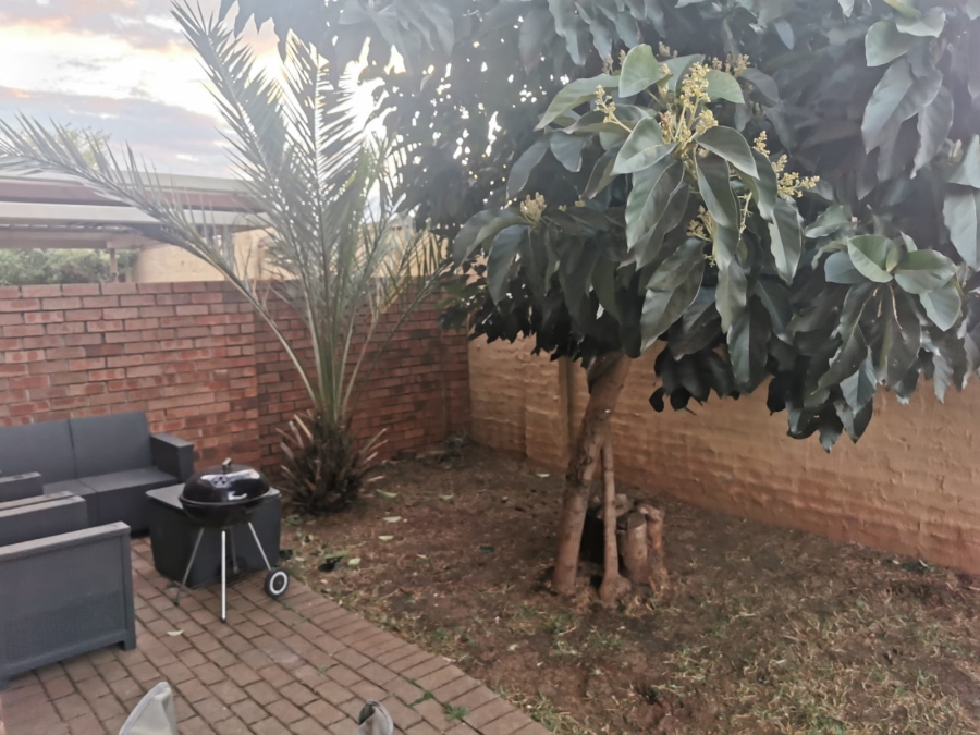 To Let 2 Bedroom Property for Rent in Heuwelsig Estate Gauteng