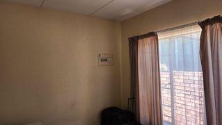 To Let 2 Bedroom Property for Rent in Heuwelsig Estate Gauteng
