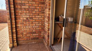 To Let 2 Bedroom Property for Rent in Heuwelsig Estate Gauteng