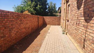 To Let 2 Bedroom Property for Rent in Heuwelsig Estate Gauteng