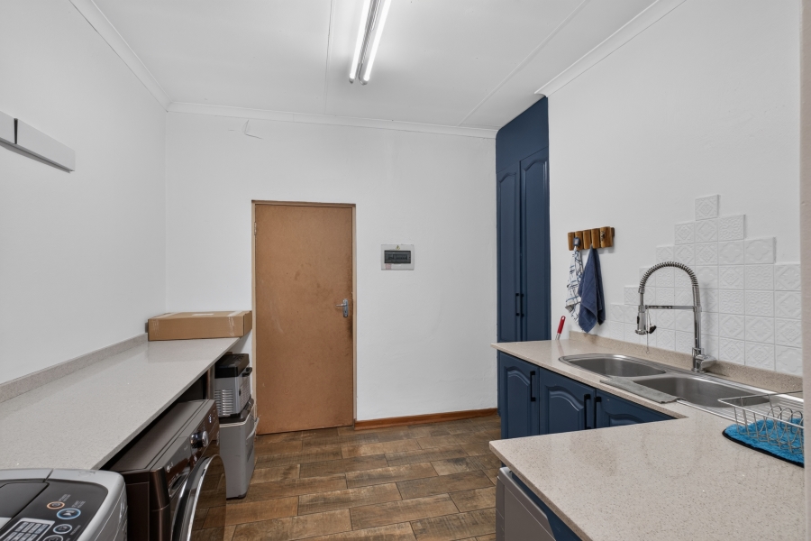 4 Bedroom Property for Sale in Waverley Gauteng