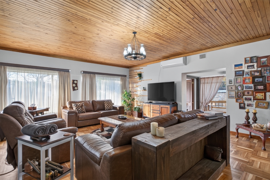 4 Bedroom Property for Sale in Waverley Gauteng