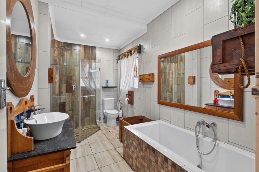 4 Bedroom Property for Sale in Waverley Gauteng