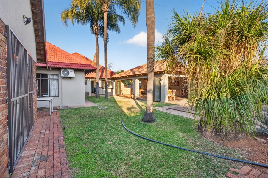 4 Bedroom Property for Sale in Waverley Gauteng