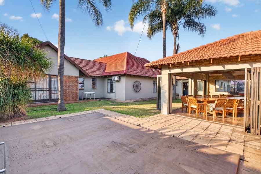 4 Bedroom Property for Sale in Waverley Gauteng