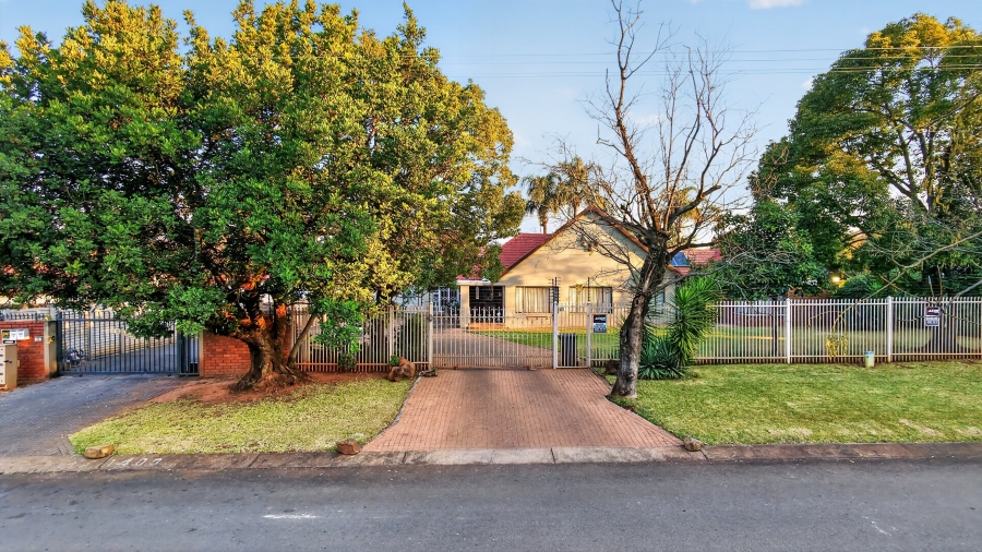 4 Bedroom Property for Sale in Waverley Gauteng