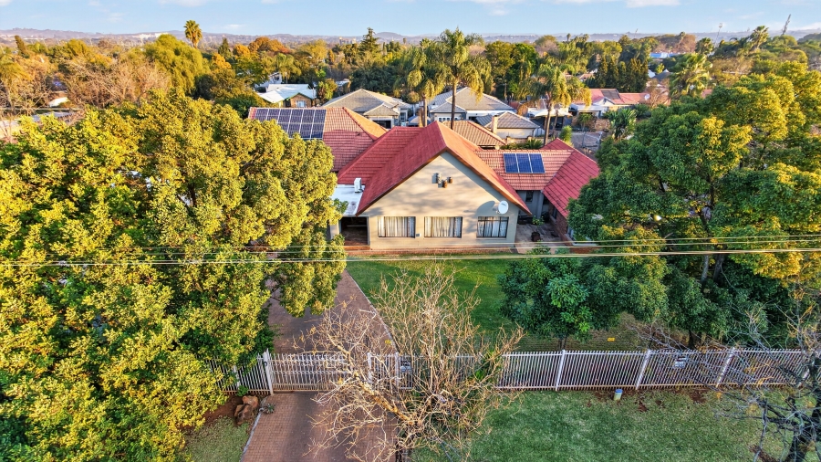 4 Bedroom Property for Sale in Waverley Gauteng