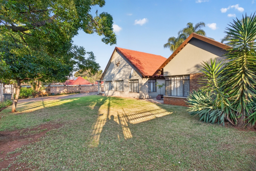4 Bedroom Property for Sale in Waverley Gauteng