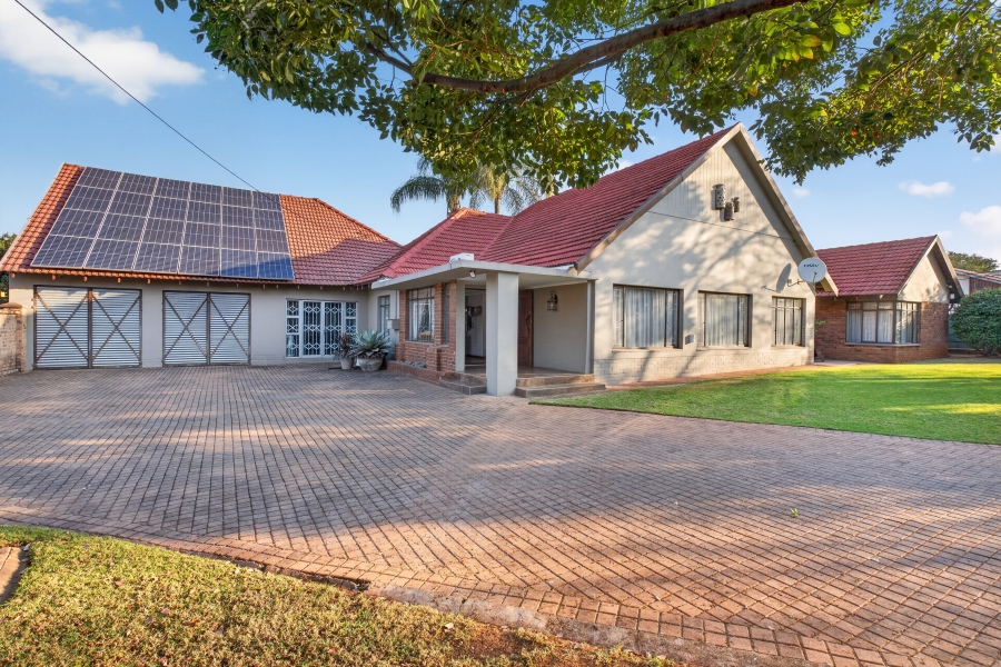 4 Bedroom Property for Sale in Waverley Gauteng