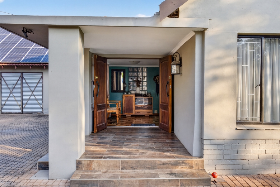 4 Bedroom Property for Sale in Waverley Gauteng