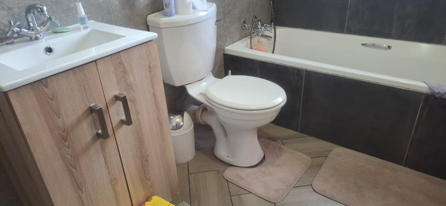 2 Bedroom Property for Sale in Brentwood Gauteng