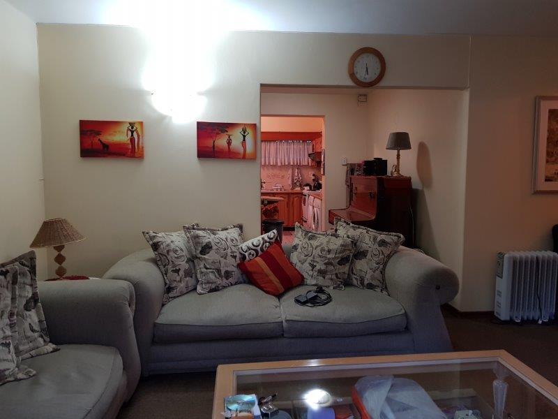 To Let 2 Bedroom Property for Rent in Mondeor Gauteng