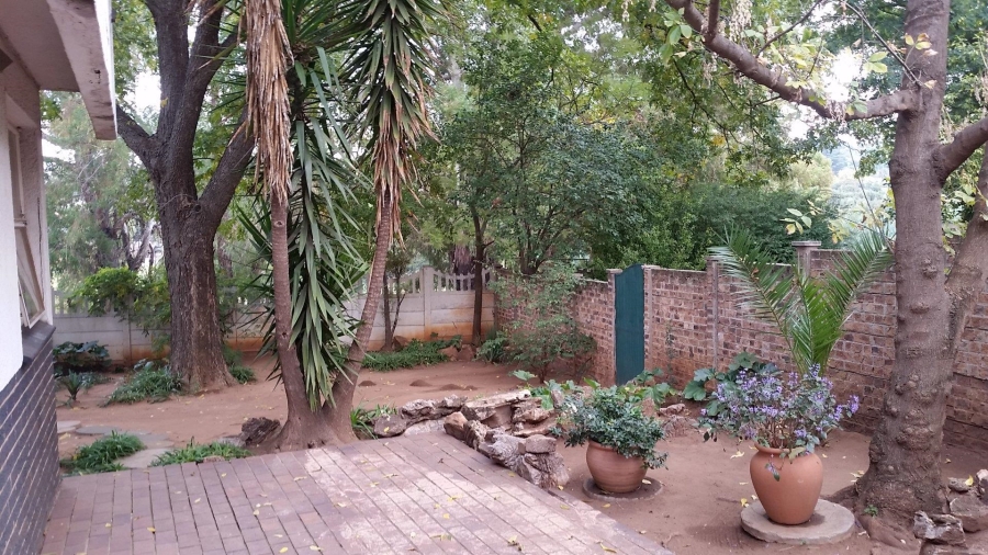 To Let 2 Bedroom Property for Rent in Mondeor Gauteng