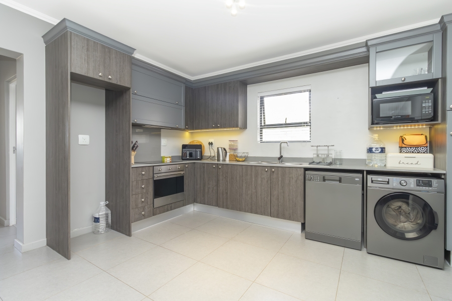 To Let 2 Bedroom Property for Rent in Bryanston Gauteng
