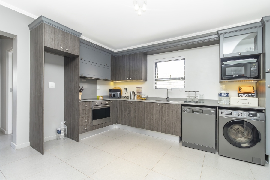To Let 2 Bedroom Property for Rent in Bryanston Gauteng