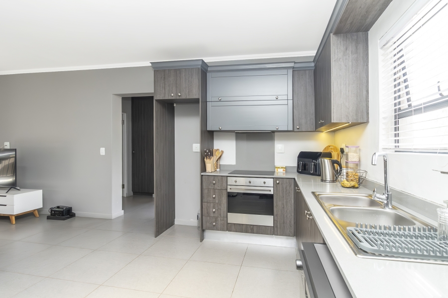 To Let 2 Bedroom Property for Rent in Bryanston Gauteng