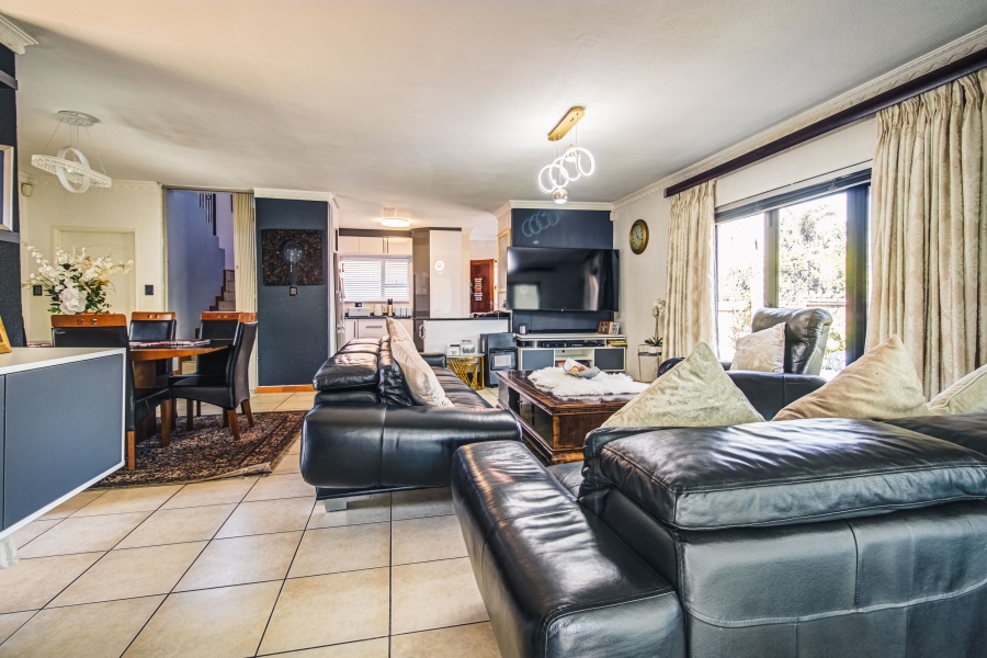 3 Bedroom Property for Sale in Glen Marais Gauteng