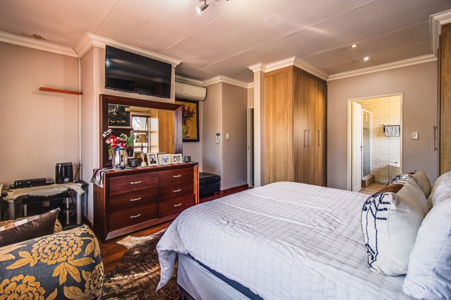 3 Bedroom Property for Sale in Glen Marais Gauteng