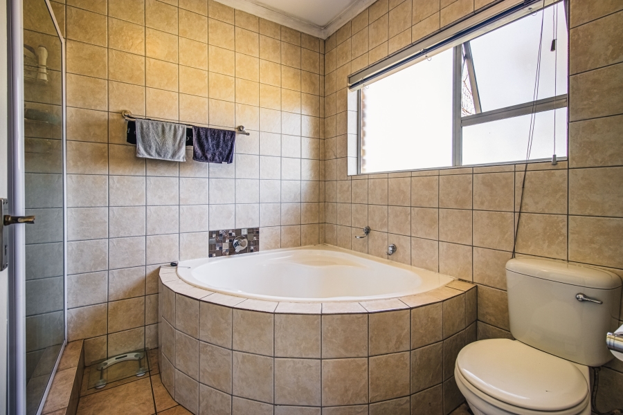 3 Bedroom Property for Sale in Glen Marais Gauteng