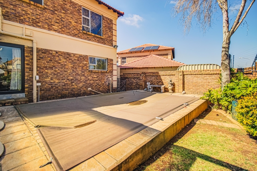 3 Bedroom Property for Sale in Glen Marais Gauteng