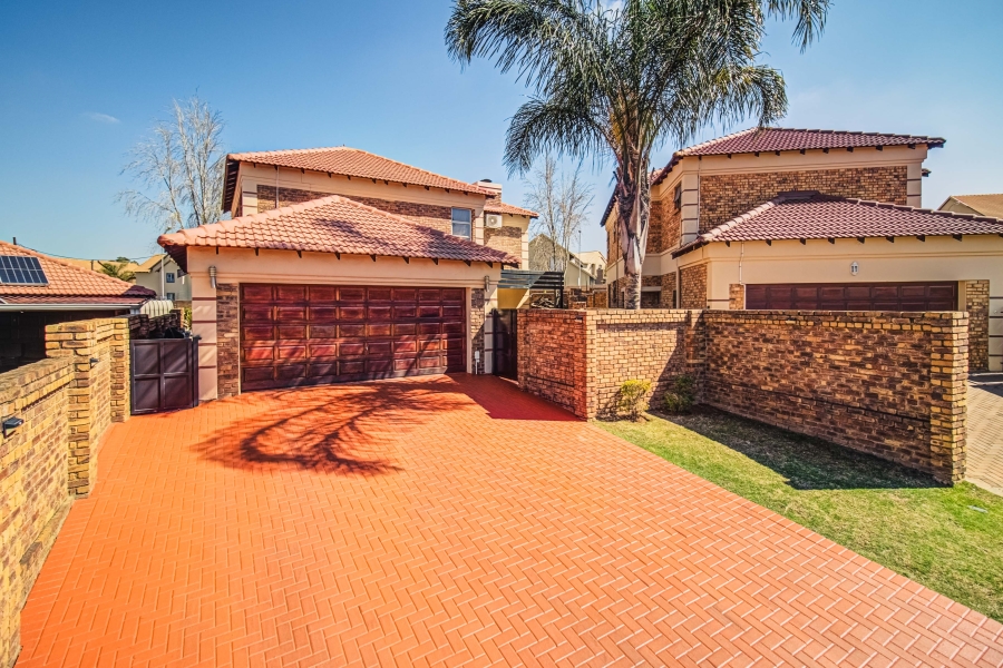 3 Bedroom Property for Sale in Glen Marais Gauteng