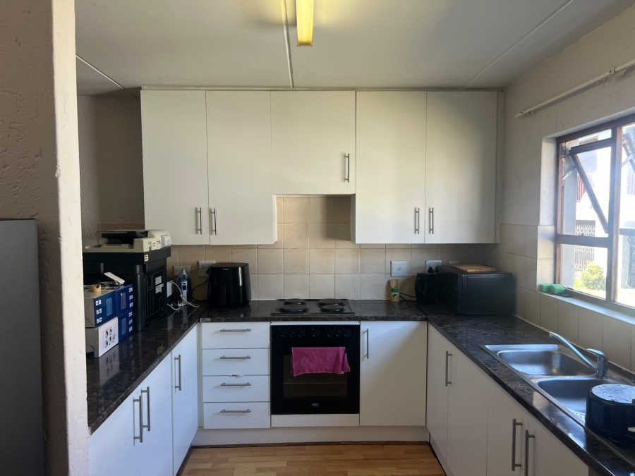 To Let 2 Bedroom Property for Rent in Vorna Valley Gauteng