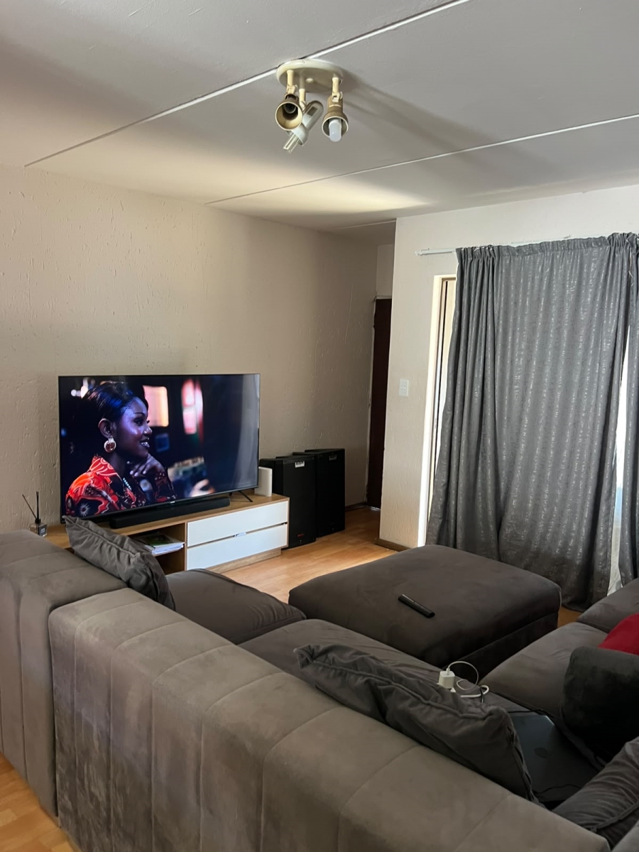 To Let 2 Bedroom Property for Rent in Vorna Valley Gauteng
