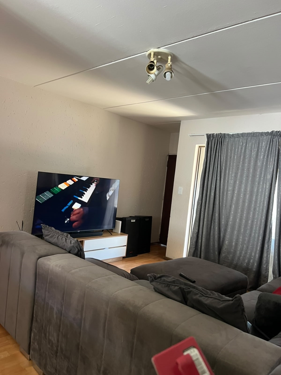 To Let 2 Bedroom Property for Rent in Vorna Valley Gauteng