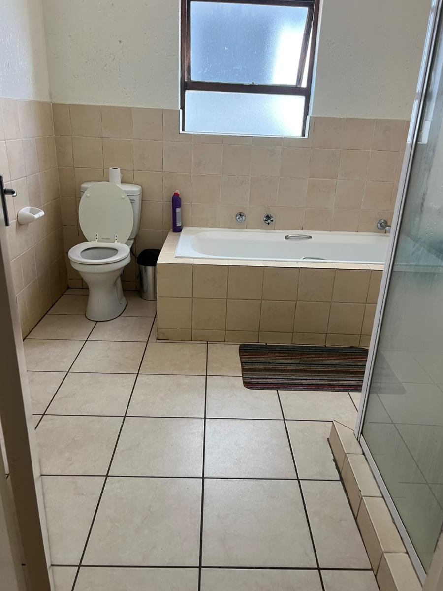 To Let 2 Bedroom Property for Rent in Vorna Valley Gauteng