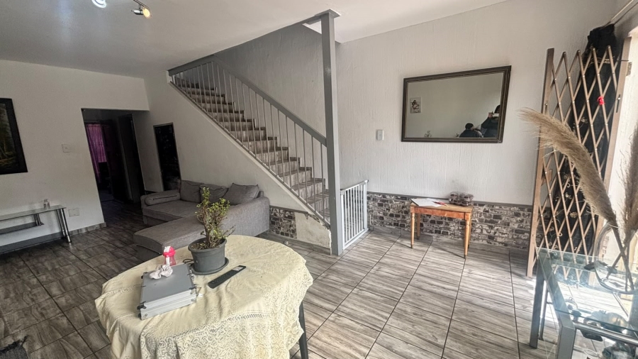 2 Bedroom Property for Sale in Dayanglen Gauteng