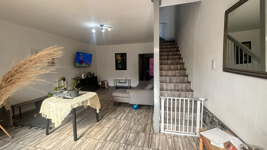 2 Bedroom Property for Sale in Dayanglen Gauteng