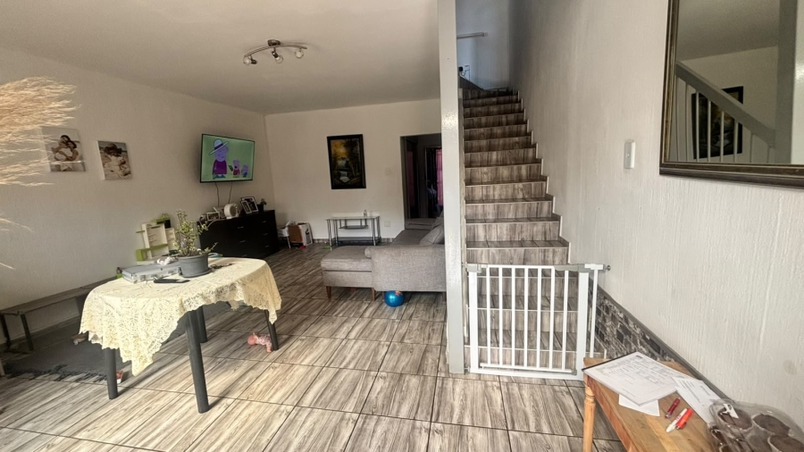 2 Bedroom Property for Sale in Dayanglen Gauteng