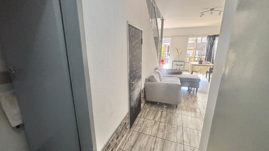 2 Bedroom Property for Sale in Dayanglen Gauteng