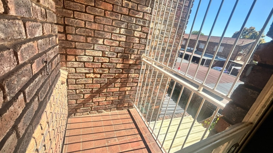 2 Bedroom Property for Sale in Dayanglen Gauteng