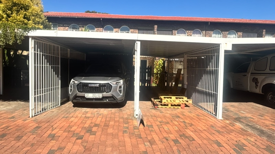 2 Bedroom Property for Sale in Dayanglen Gauteng