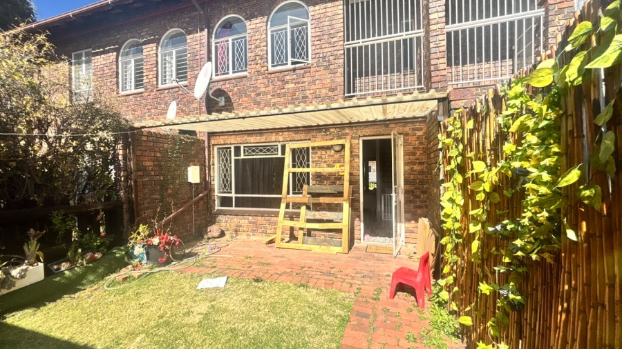 2 Bedroom Property for Sale in Dayanglen Gauteng