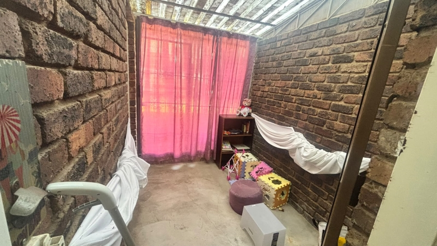 2 Bedroom Property for Sale in Dayanglen Gauteng