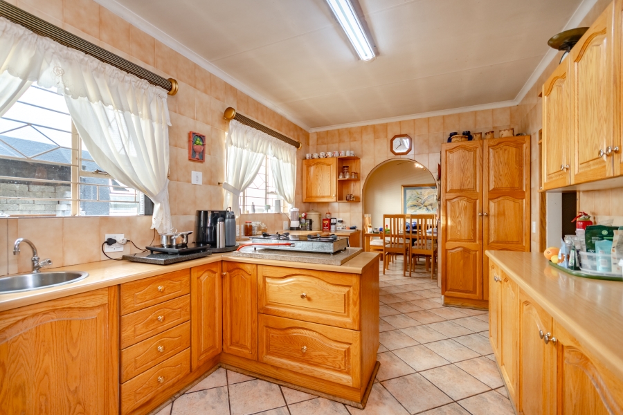 4 Bedroom Property for Sale in Glen Marais Gauteng