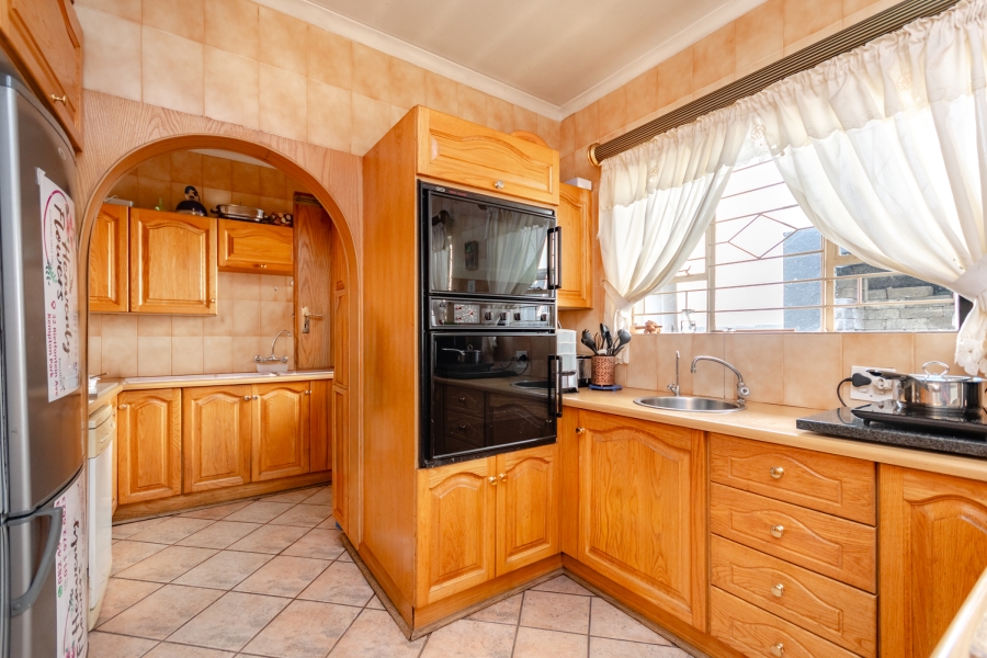 4 Bedroom Property for Sale in Glen Marais Gauteng